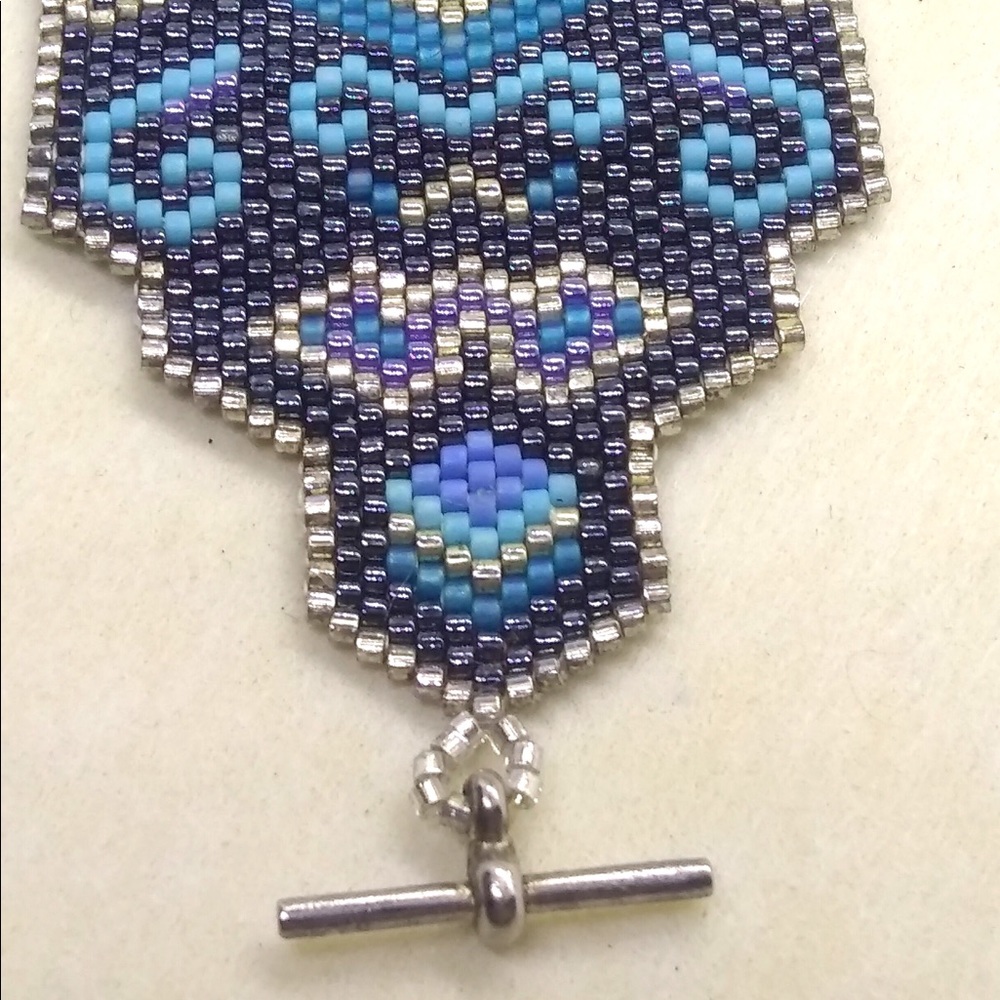 🔥SOLD🔥 for funds raiser dog rescue at Comanche PowWow🔥 Beaded Blue Bracelet - Picture 5 of 11